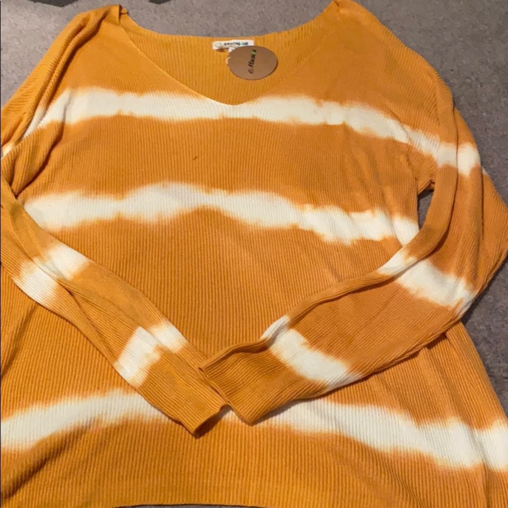 NWT Macaron vneck gold white tie dye sweater large